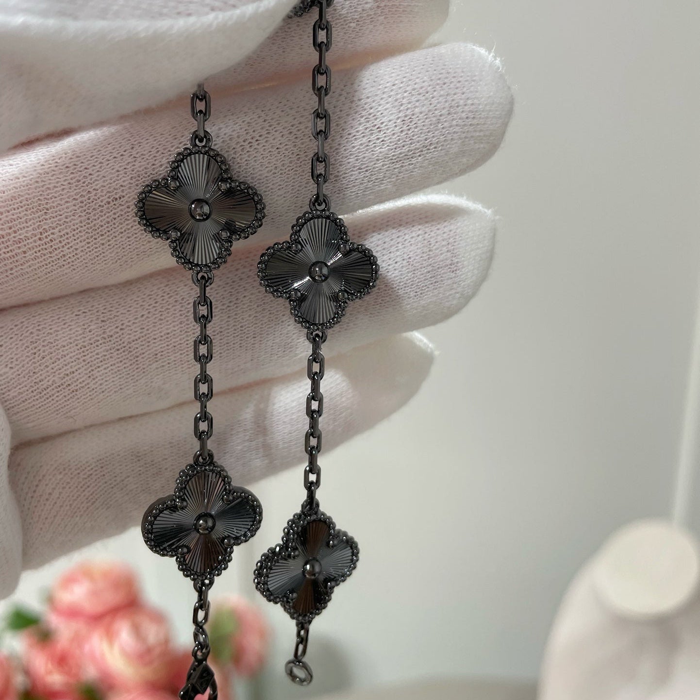 [LuxJewelry]CLOVER 5 MOTIF BLACK BRACELET