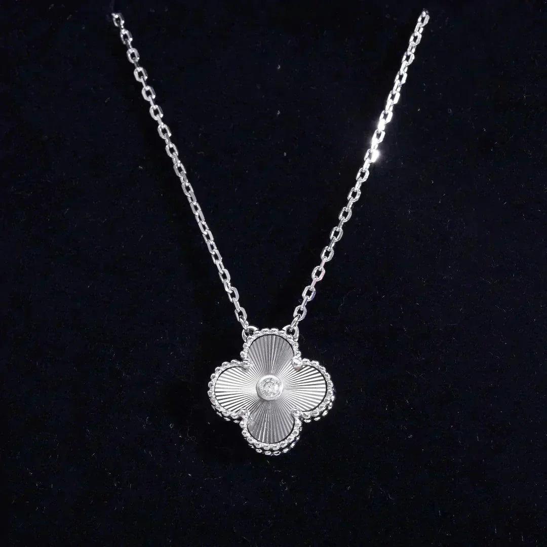 [LuxJewelry]CLOVER  15MM DIAMOND LASER NECKLACE SILVER