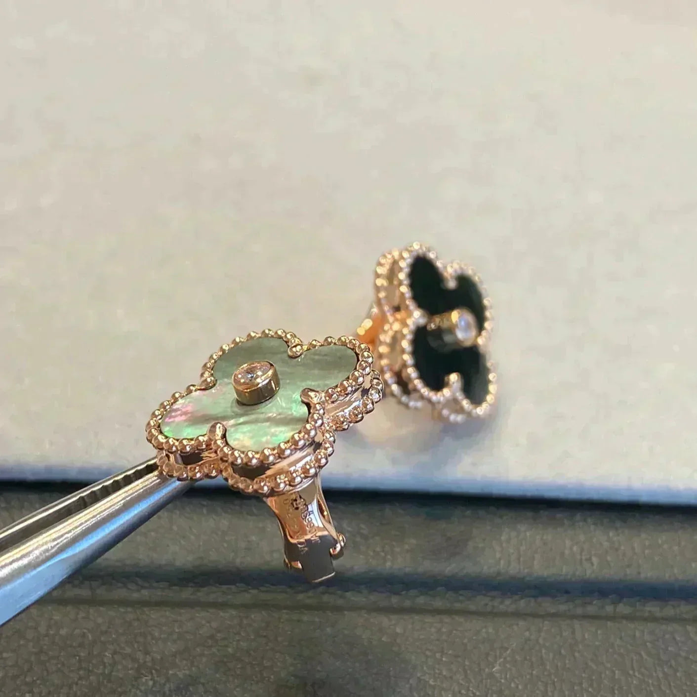 [LuxJewelry]CLOVER MEDIUM 1 MOTIFS GRAY MOP  DIAMOND EARRINGS