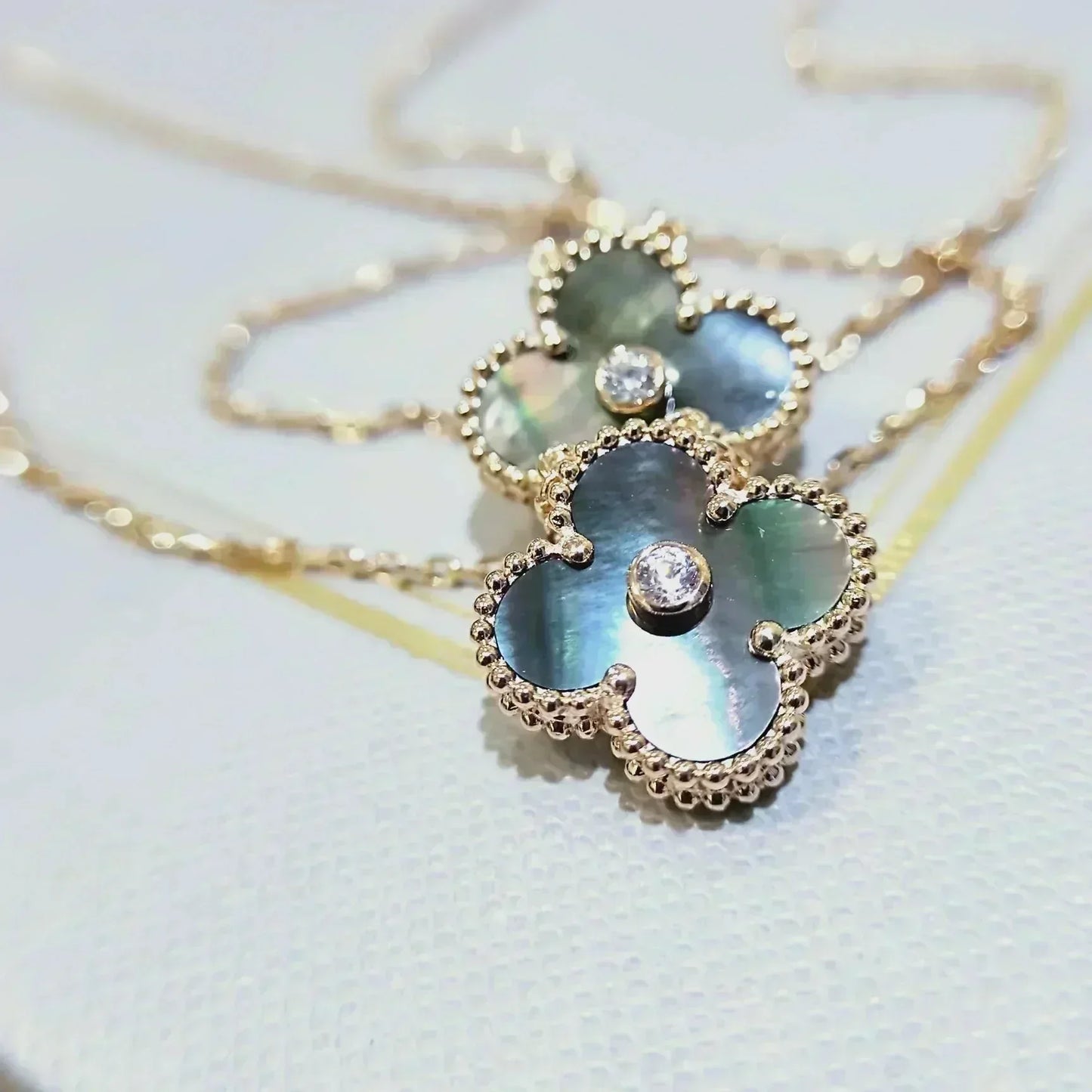 [LuxJewelry]CLOVER 15MM DIAMOND AND MOTHER-OF-GREY NECKLACE