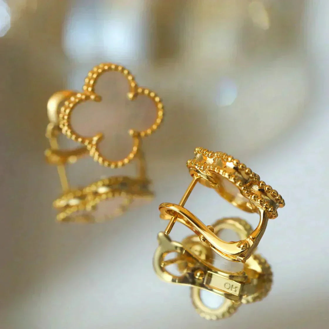 [LuxJewelry]CLOVER MEDIUM 1 MOTIFS  WHITE MOP STUD EARRINGS