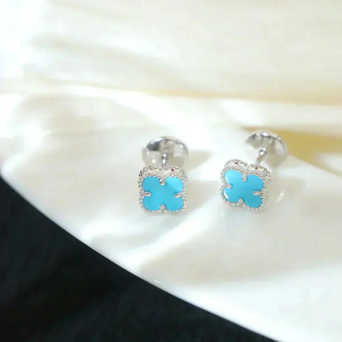 [LuxJewelry]CLOVER MINI 9.5MM ONYX STUD EARRINGS SILVER