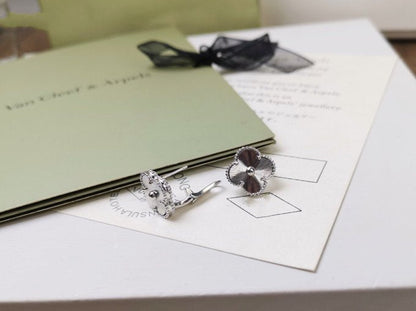 [LuxJewelry]CLOVER MEDIUM STUD EARRINGS