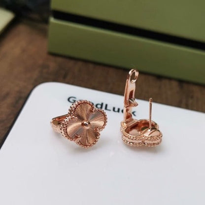 [LuxJewelry]CLOVER MEDIUM STUD EARRINGS