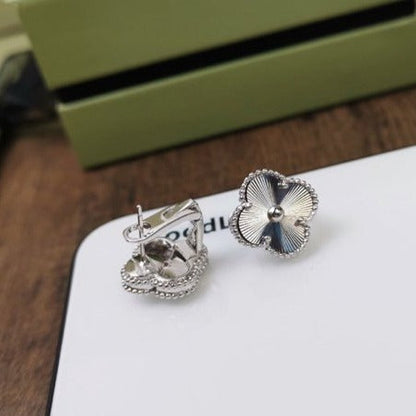 [LuxJewelry]CLOVER MEDIUM STUD EARRINGS
