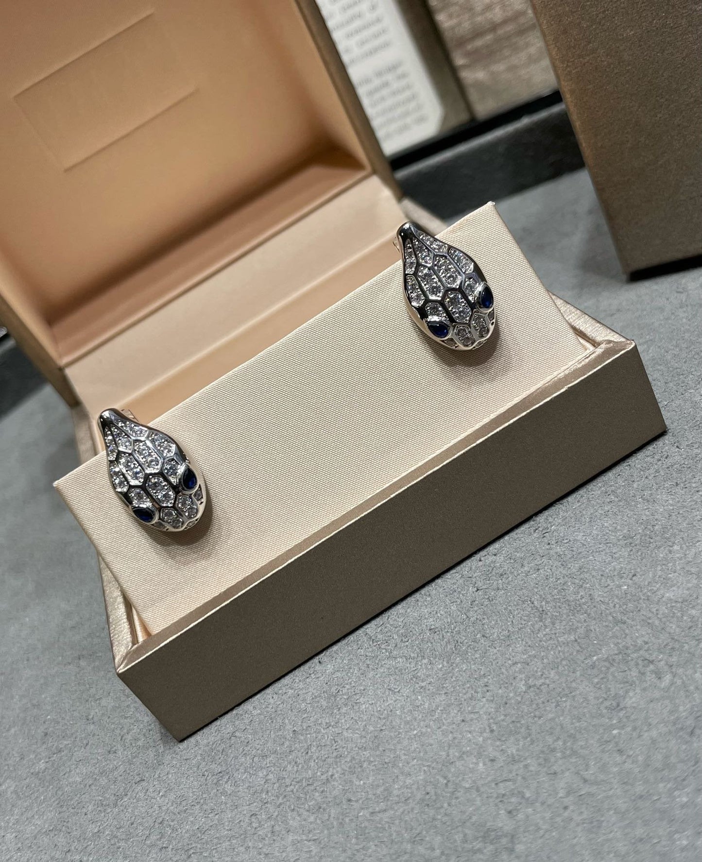 [LuxJewelry]SERPENT DIAMOND STUD EARRINGS