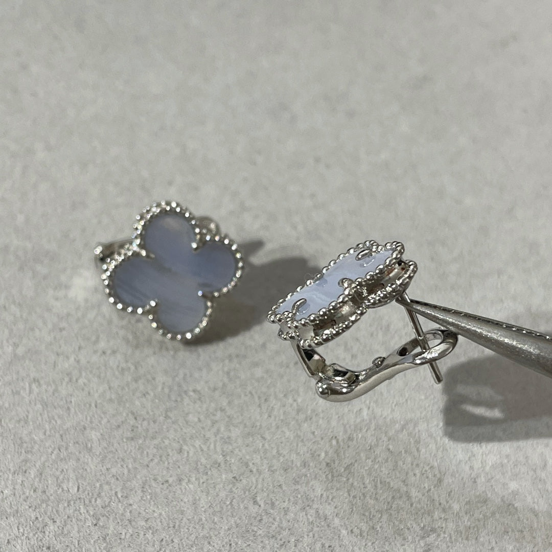 [LuxJewelry]CLOVER CHALCEDONY SILVER STUD EARRINGS