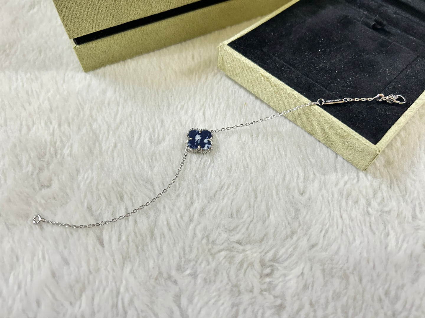 [LuxJewelry]CLOVER 1 MOTIF PIETERSITE BRACELET