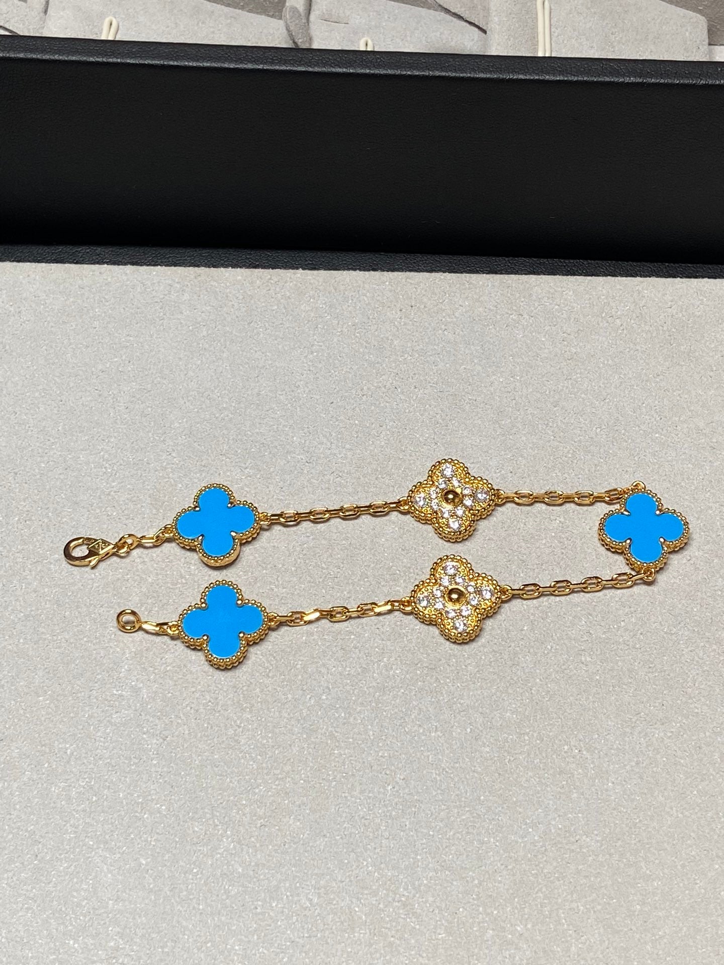 [LuxJewelry]CLOVER 5 MOTIF BLUE CHALCEDONY DIAMOND GOLD BRACELET
