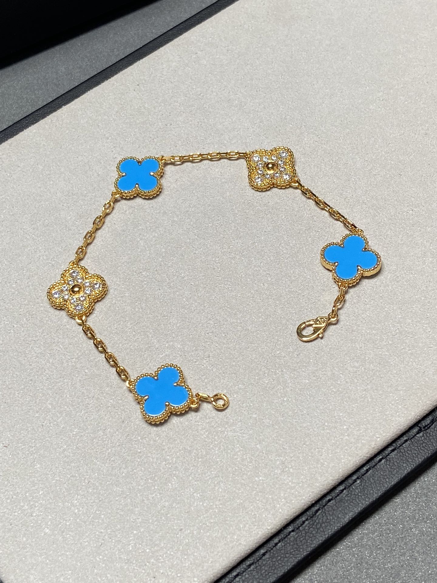 [LuxJewelry]CLOVER 5 MOTIF BLUE CHALCEDONY DIAMOND GOLD BRACELET