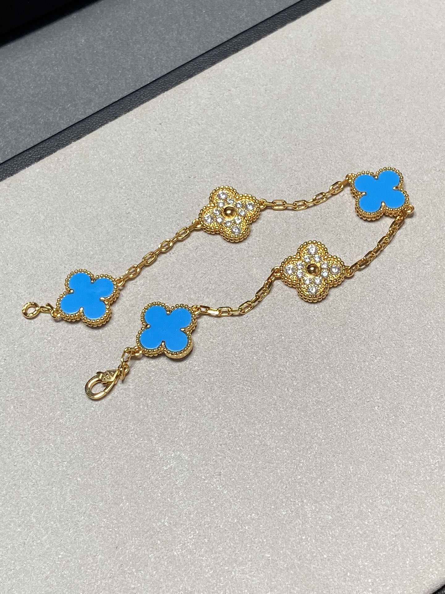 [LuxJewelry]CLOVER 5 MOTIF BLUE CHALCEDONY DIAMOND GOLD BRACELET