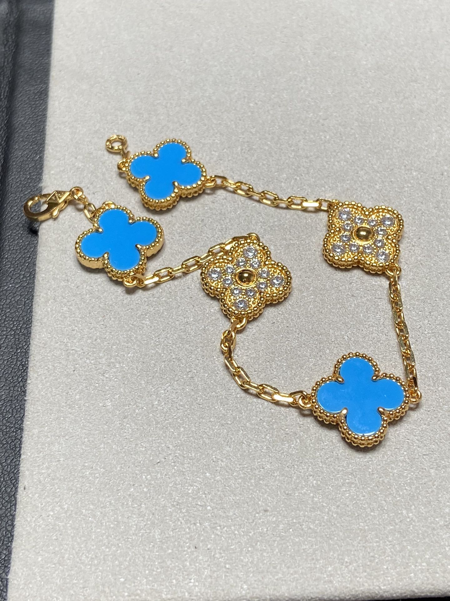 [LuxJewelry]CLOVER 5 MOTIF BLUE CHALCEDONY DIAMOND GOLD BRACELET