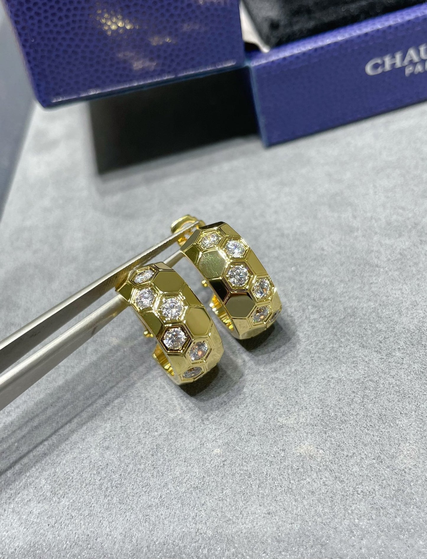 [LuxJewelry]BEE LOVE DIAMOND HOOP EARRINGS