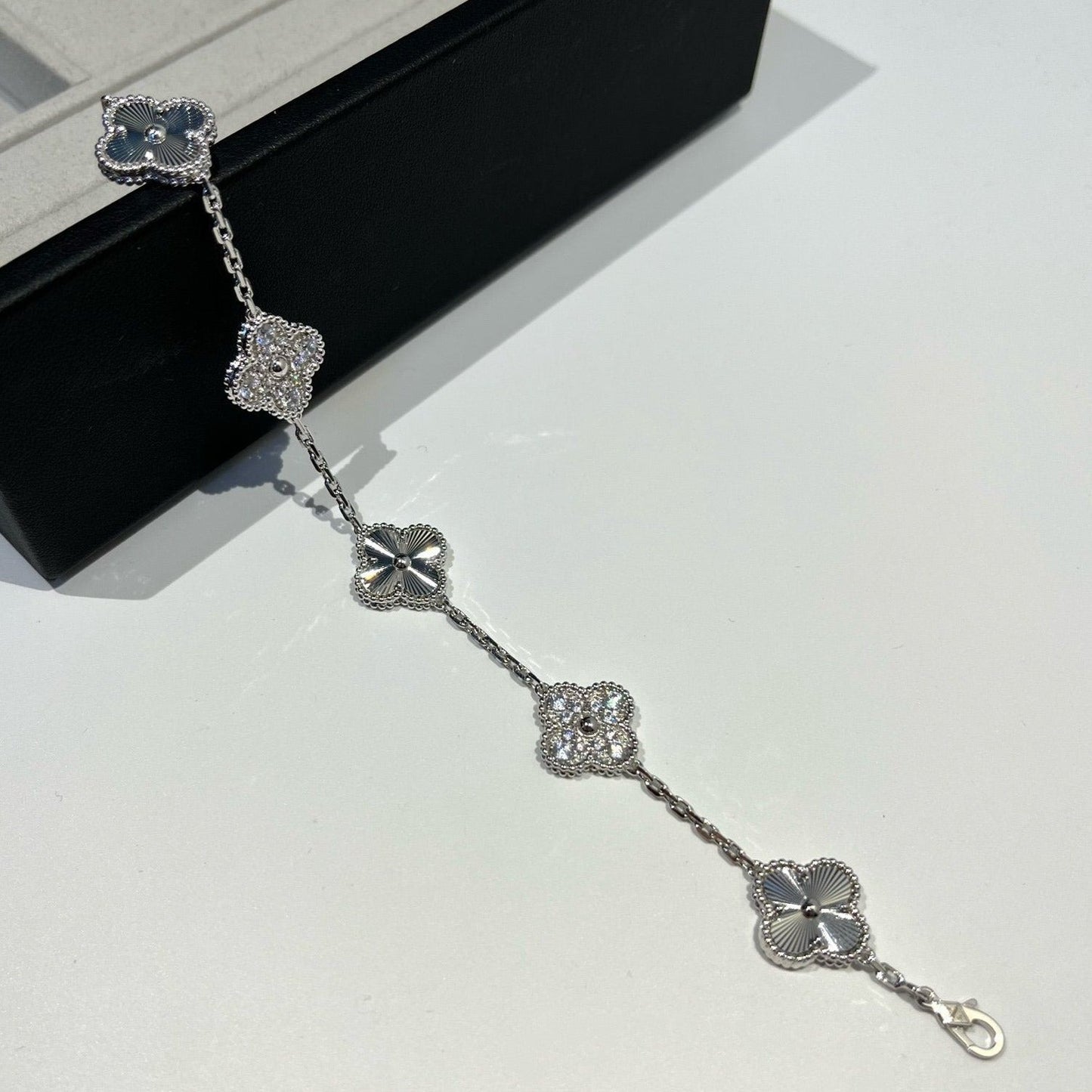 [LuxJewelry]CLOVER 5 MOTIF SILVER DIAMOND BRACELET