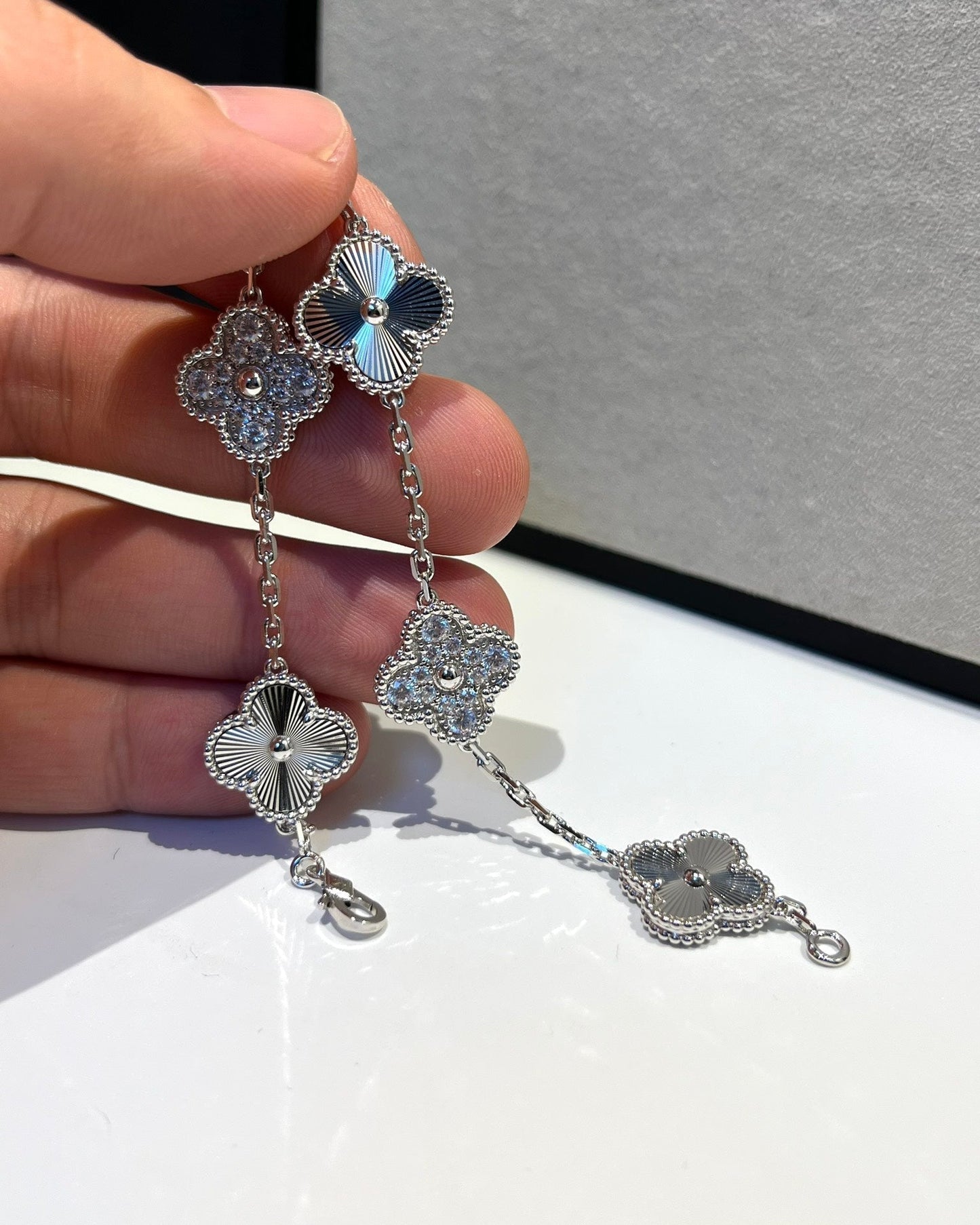 [LuxJewelry]CLOVER 5 MOTIF SILVER DIAMOND BRACELET