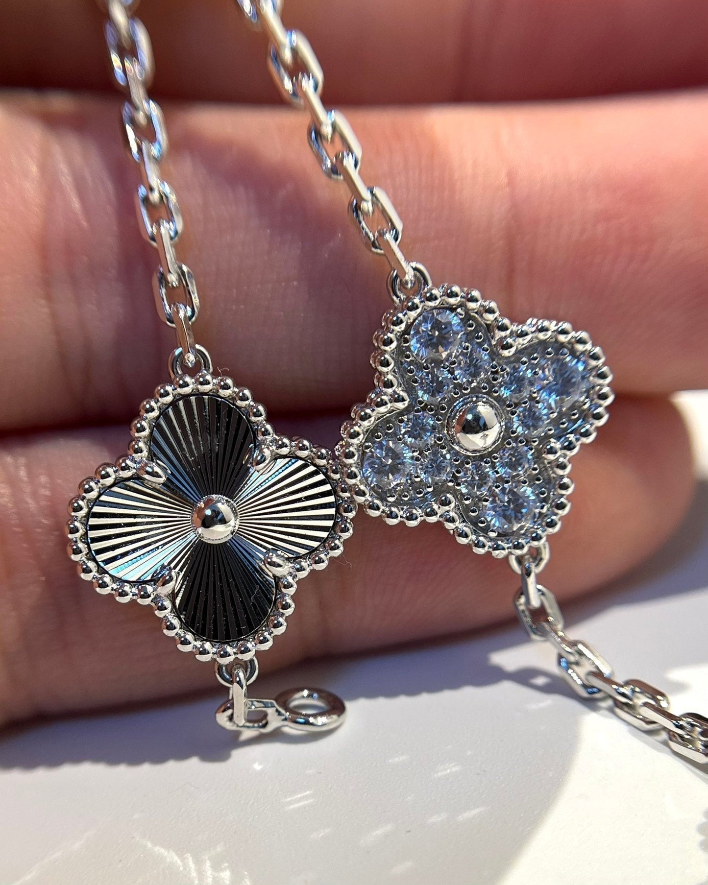 [LuxJewelry]CLOVER 5 MOTIF SILVER DIAMOND BRACELET