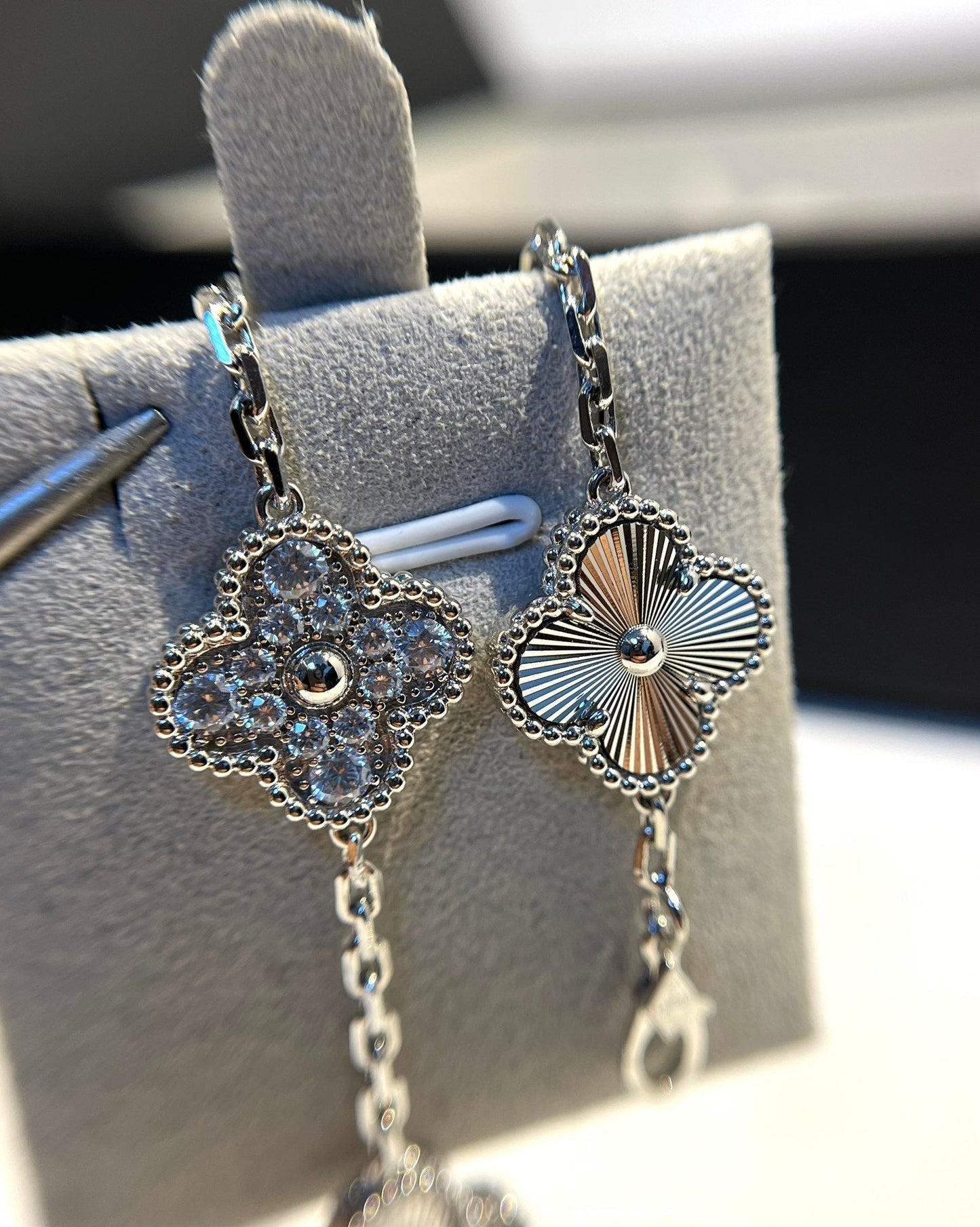 [LuxJewelry]CLOVER 5 MOTIF SILVER DIAMOND BRACELET