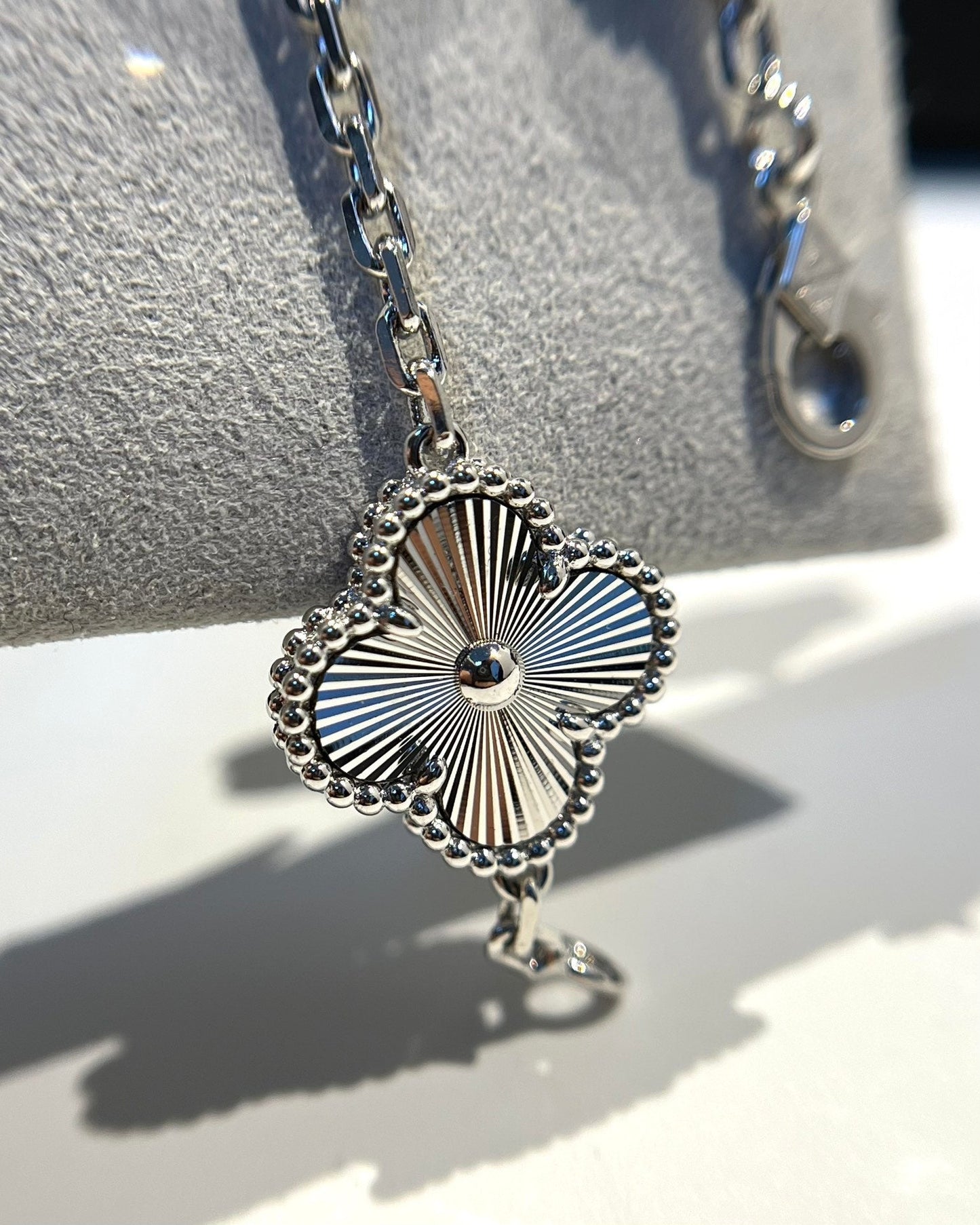 [LuxJewelry]CLOVER 5 MOTIF SILVER DIAMOND BRACELET