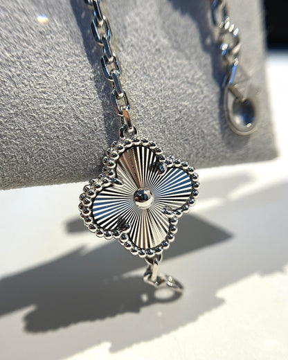 [LuxJewelry]CLOVER 5 MOTIF SILVER DIAMOND BRACELET