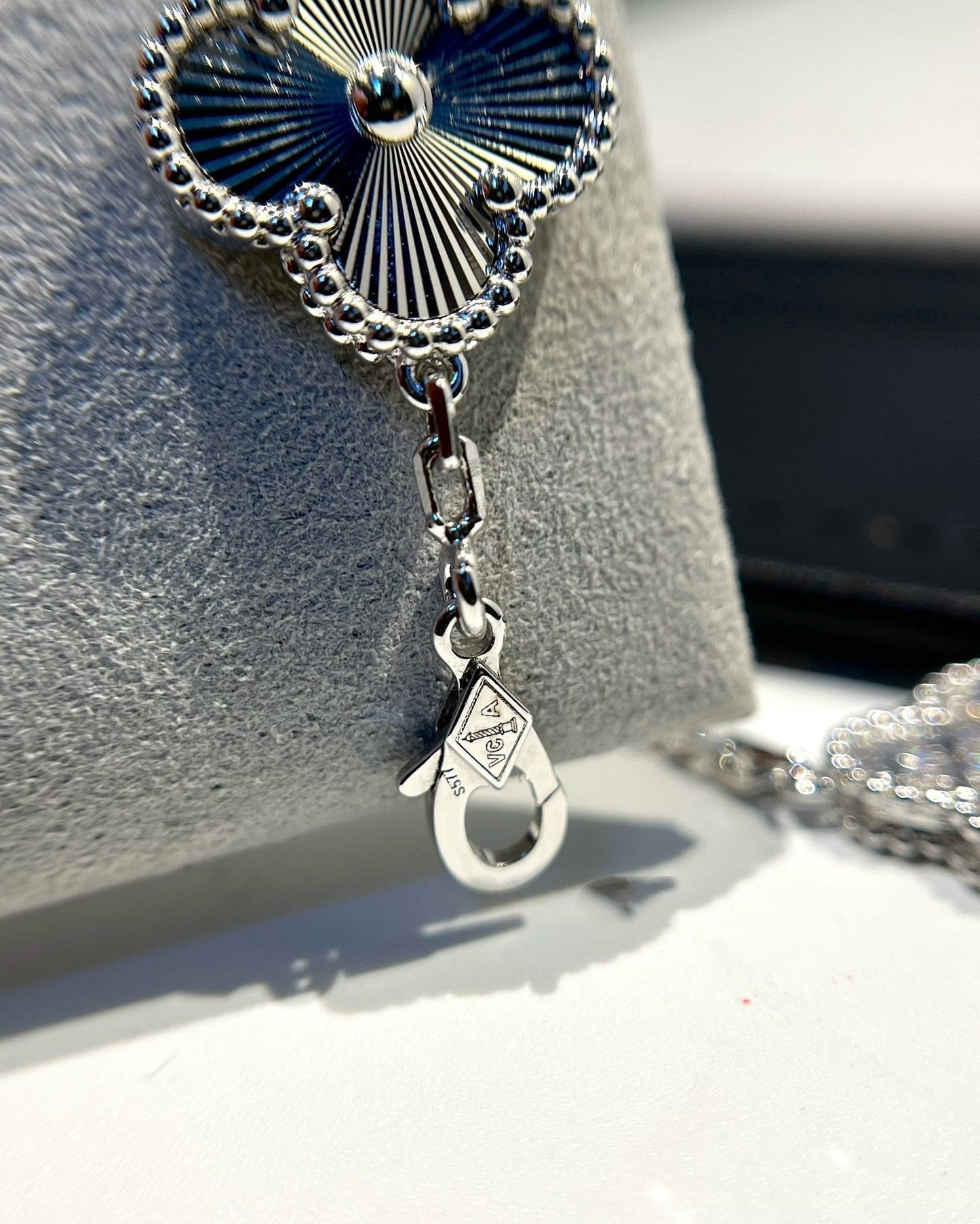 [LuxJewelry]CLOVER 5 MOTIF SILVER DIAMOND BRACELET
