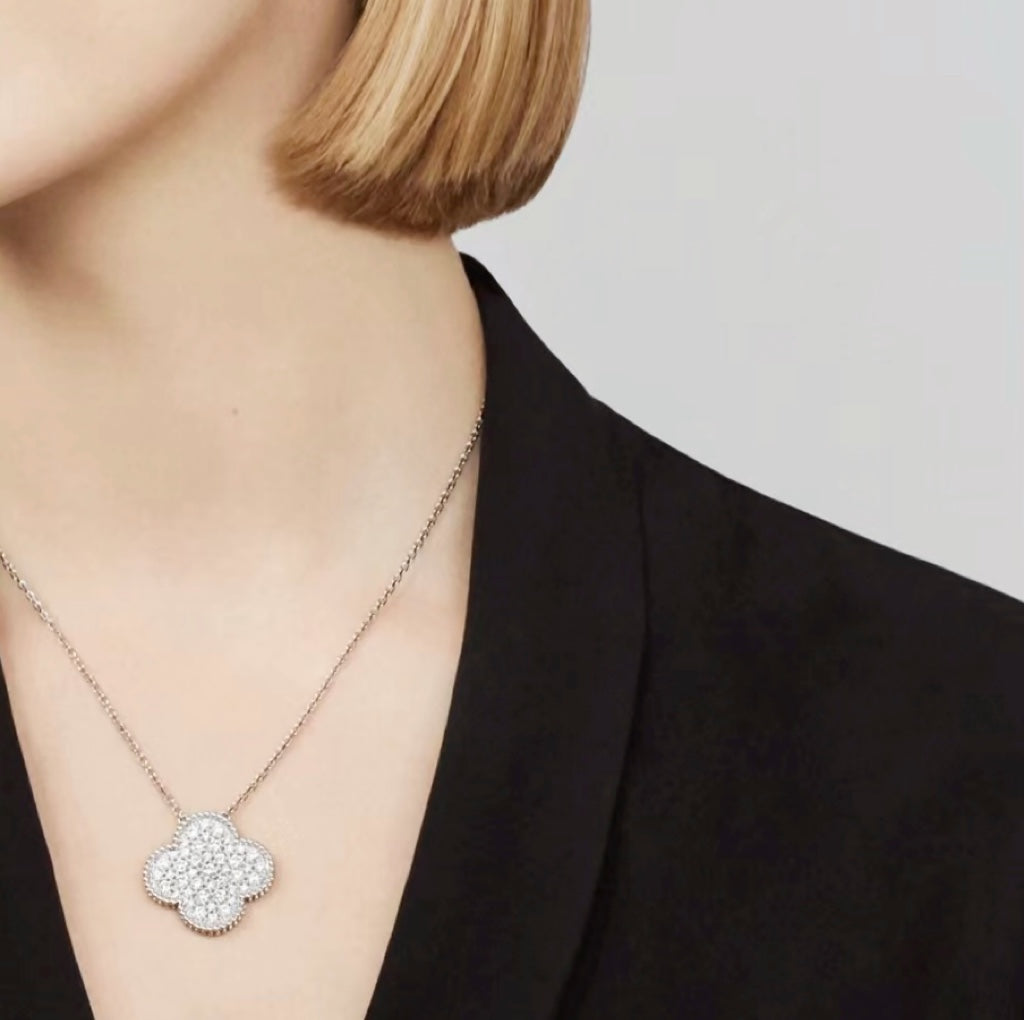 [LuxJewelry]CLOVER 25MM LARGE PENDANT DIAMOND PAVED SILVER NECKLACE