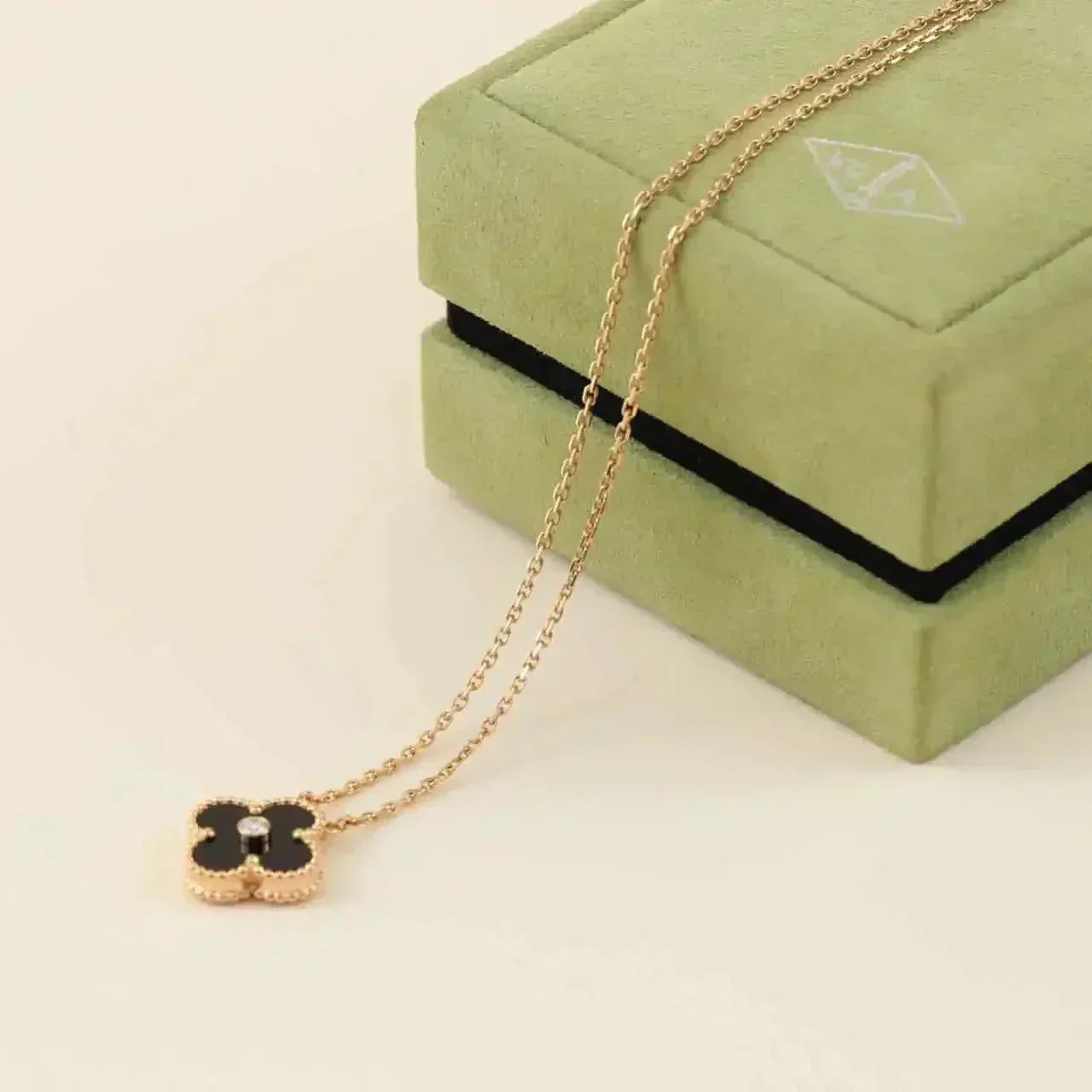 [LuxJewelry]CLOVER 15MM DIAMOND ONYX NECKLACE