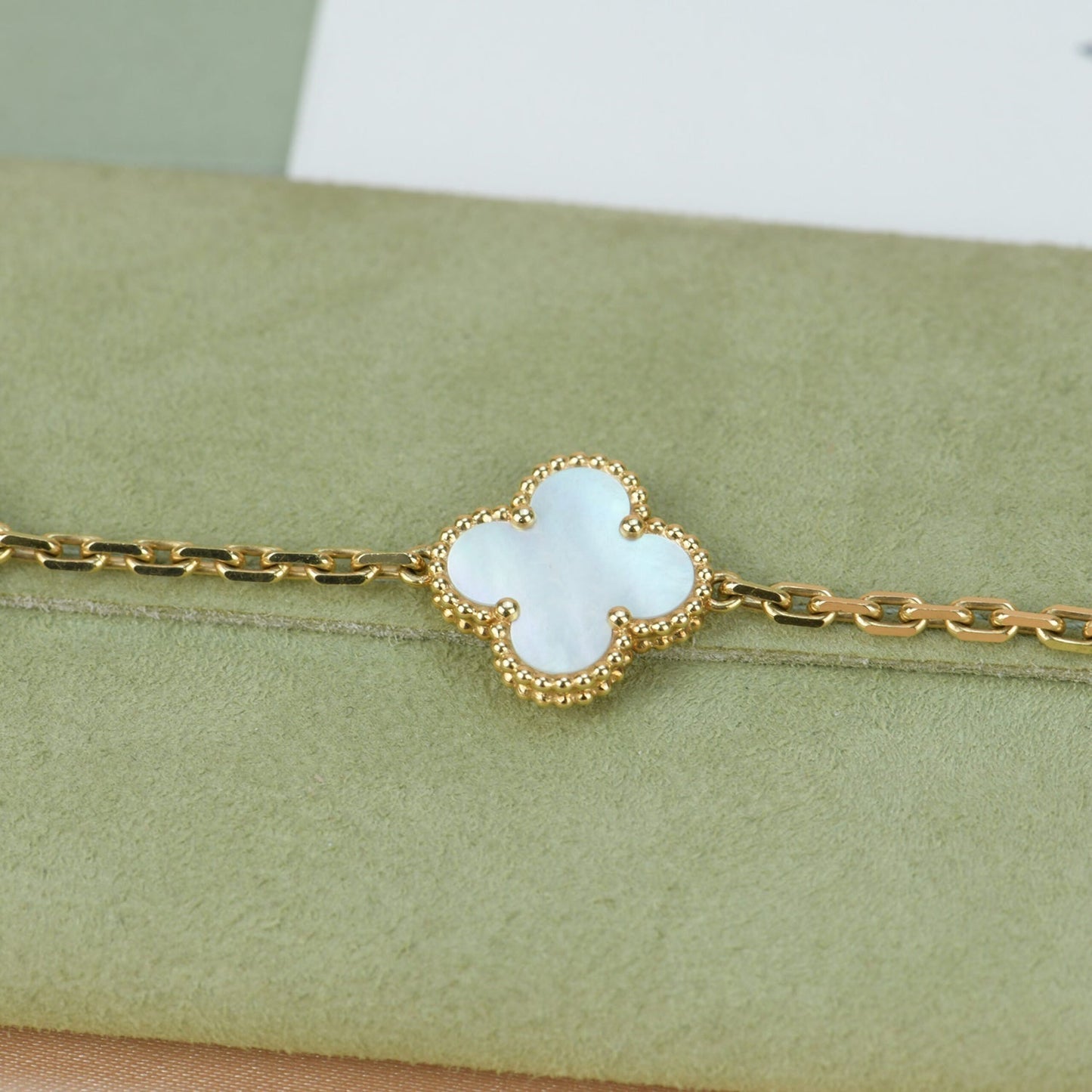 [LuxJewelry]CLOVER  5 MOTIF WHITE MOP BRACELET