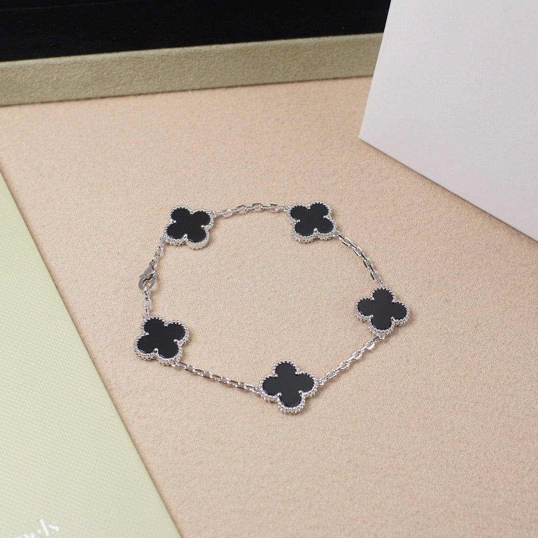 [LuxJewelry]CLOVER 5 MOTIF ONYXS  BRACELET SILVER