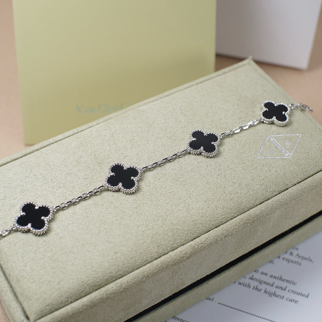 [LuxJewelry]CLOVER 5 MOTIF ONYXS  BRACELET SILVER