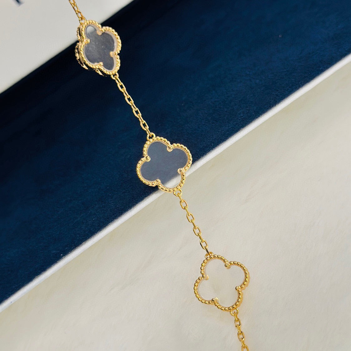 [LuxJewelry]CLOVER 5 MOTIF ROCK CRYSTAL PINK GOLD BRACELET