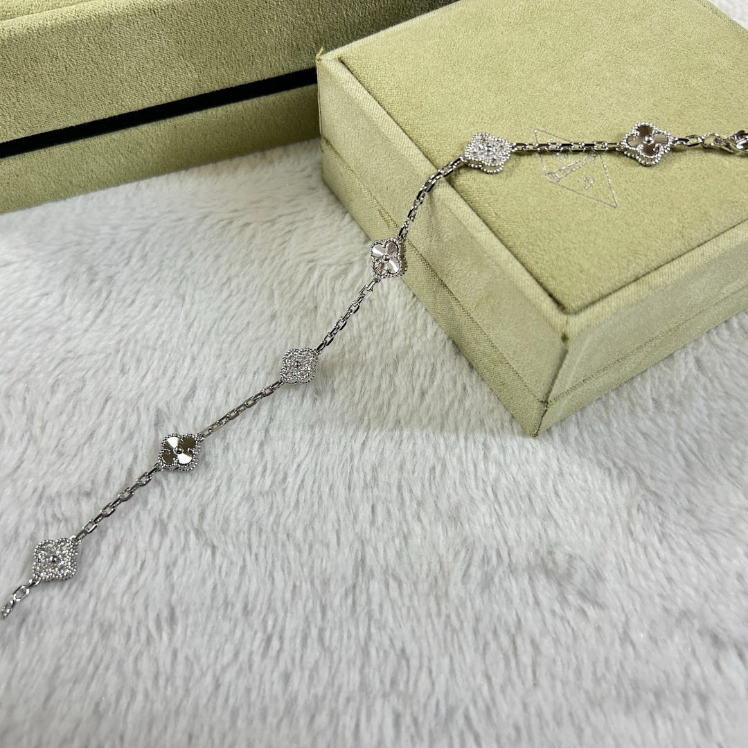 [Top&on]CLOVER 6 MOTIF DIAMOND LASER BRACELET