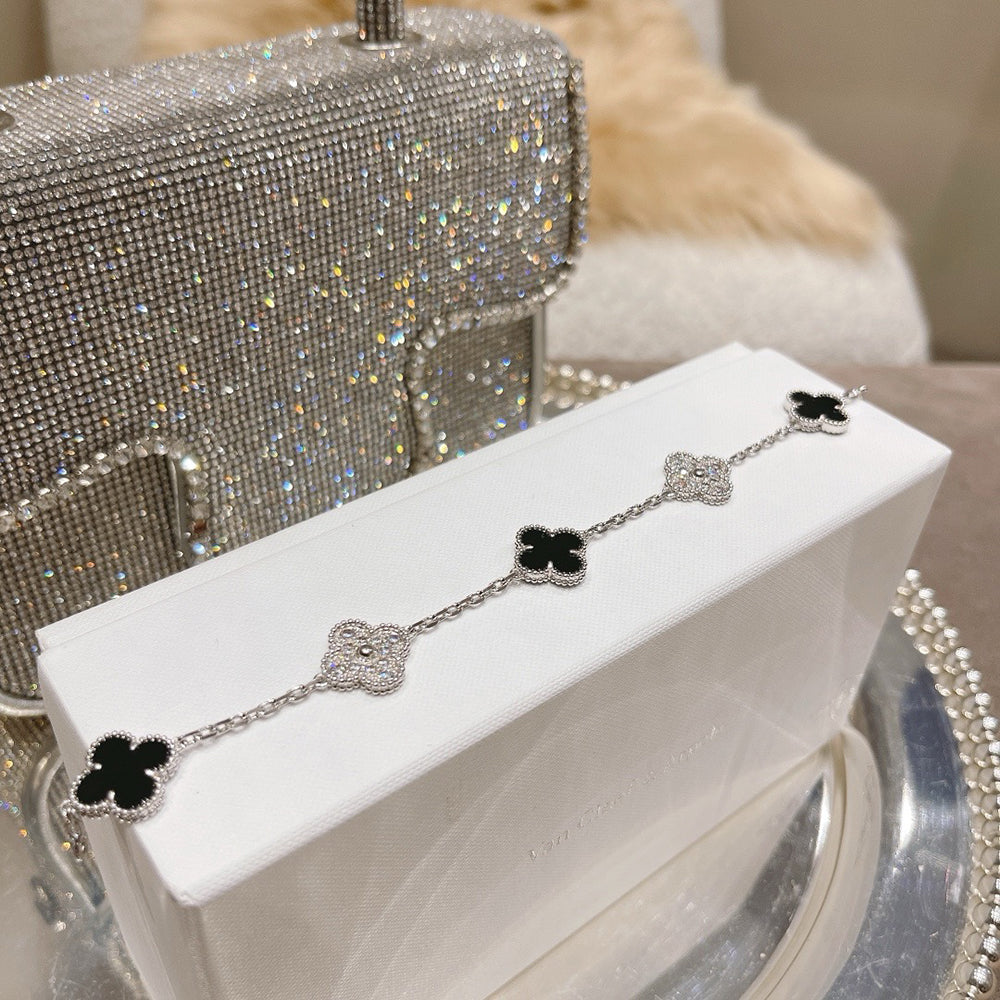 [LuxJewelry]CLOVER 5 MOTIF ONYXS DIAMOND BRACELET SILVER