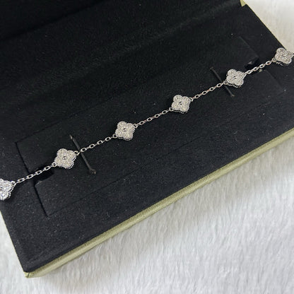 [LuxJewelry]CLOVER 6 MOTIF DIAMOND BRACELET