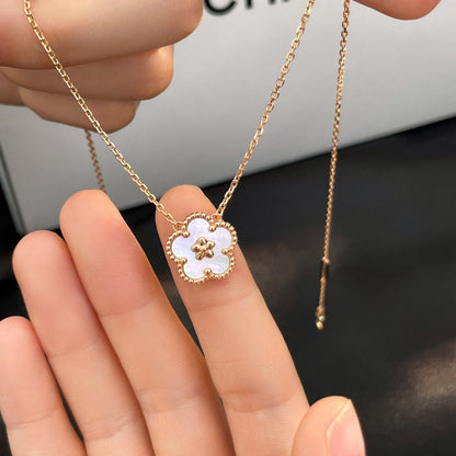 [LuxJewelry]LUCKY  WHITE MOP  PLUM BLOSSOM NECKLACE