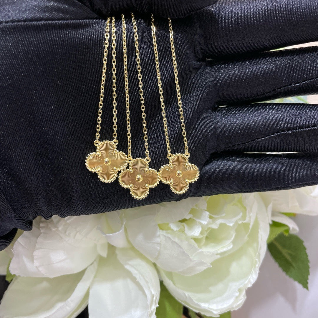 [LuxJewelry]CLOVER 15MM LASER NECKLACE