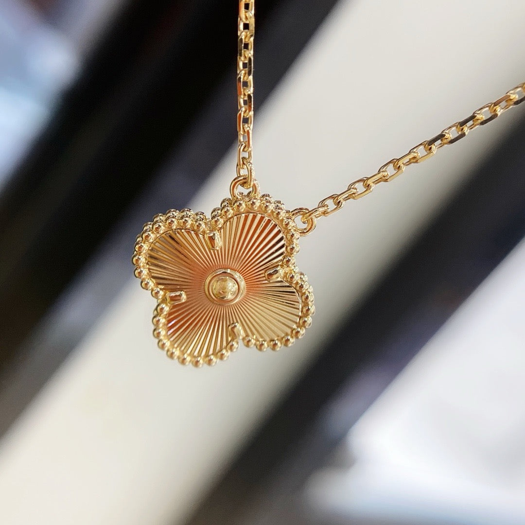 [LuxJewelry]CLOVER 15MM LASER NECKLACE