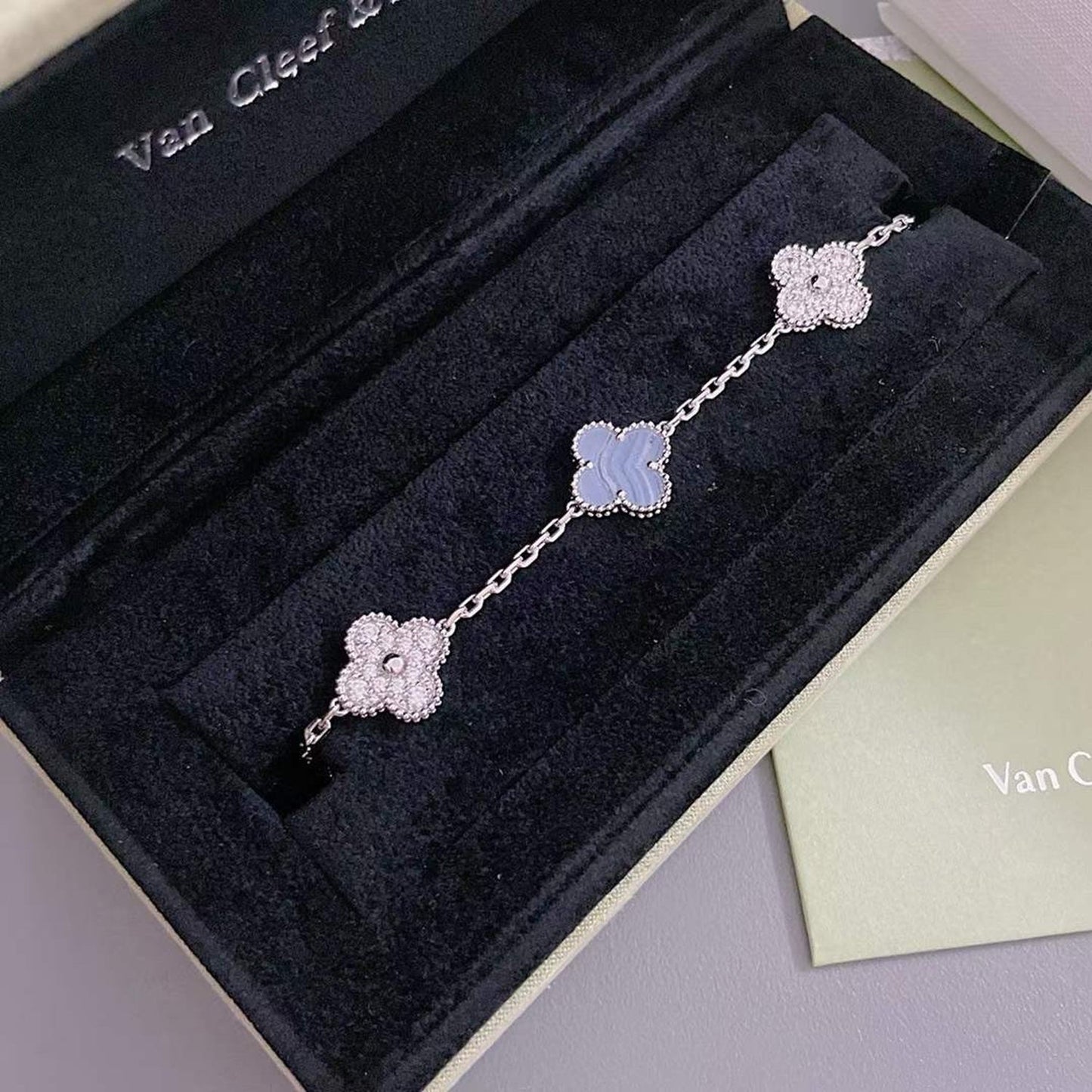 [LuxJewelry]CLOVER  5 MOTIF DIAMOND PURPLE CHALCEDONY BRACELET SILVER