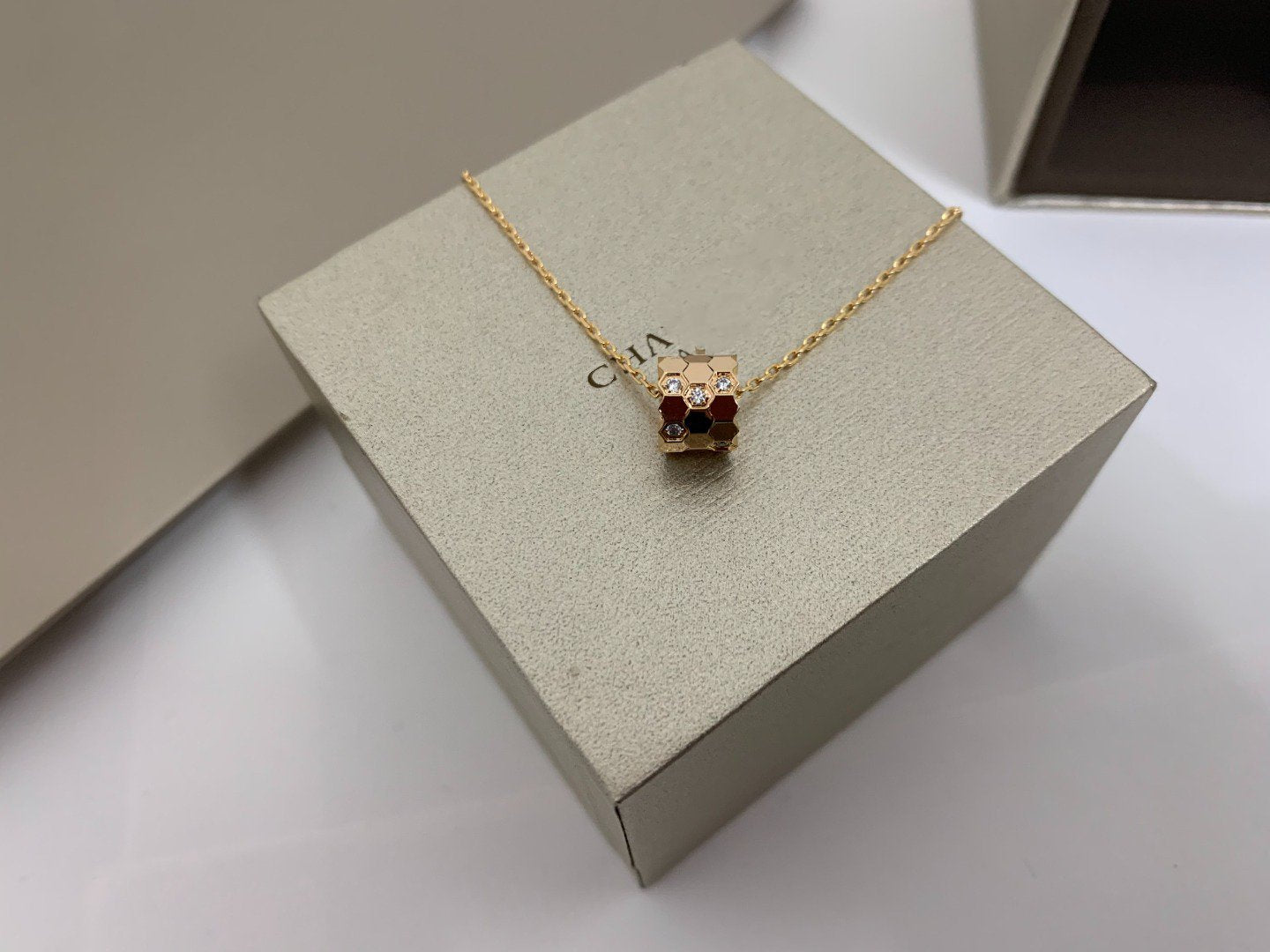 [LuxJewelry]BEE LOVE DIAMOND NECKLACE