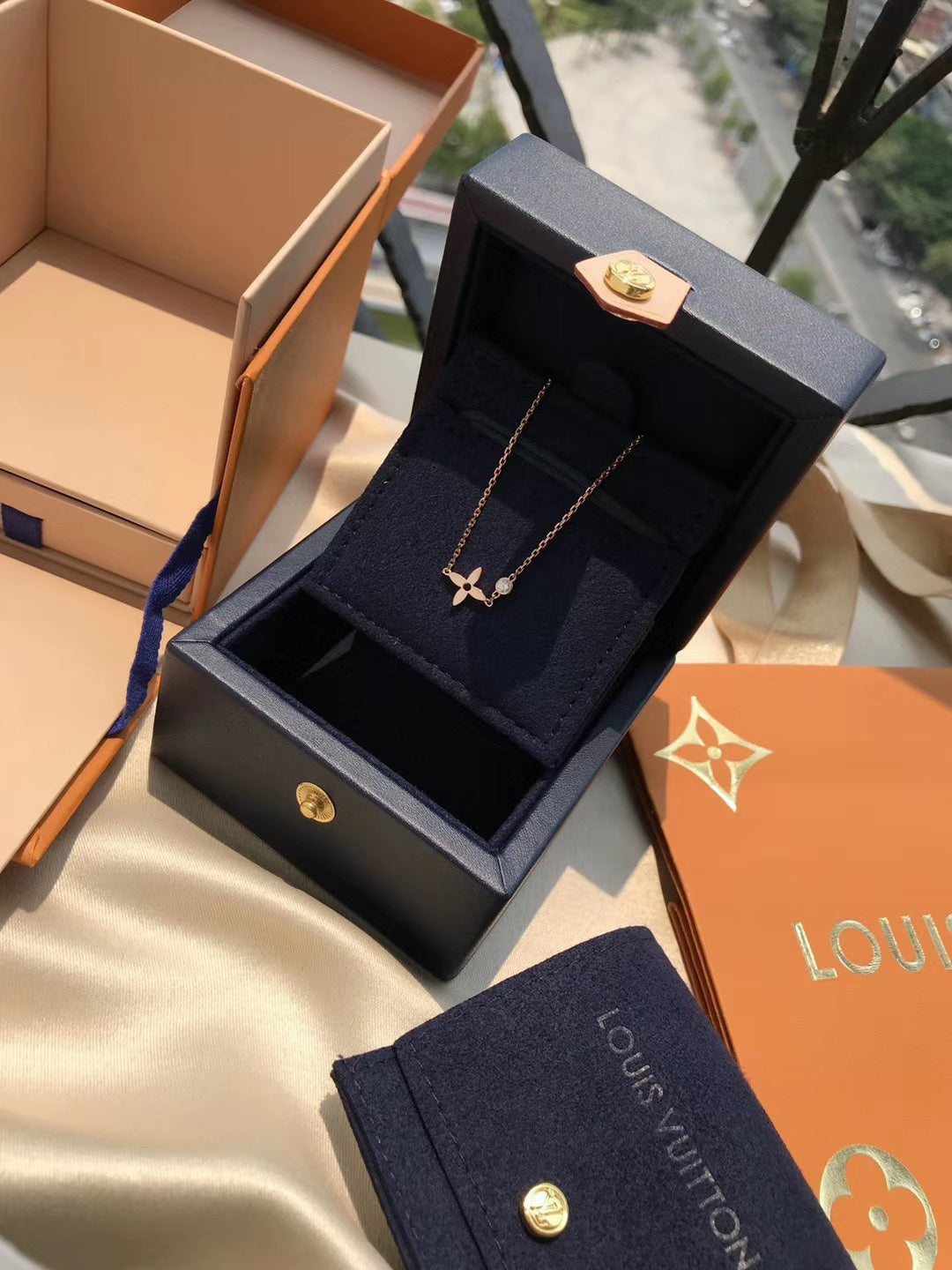 [LuxJewelry]BLOSSOM PENDANT PINK GOLD AND DIAMOND