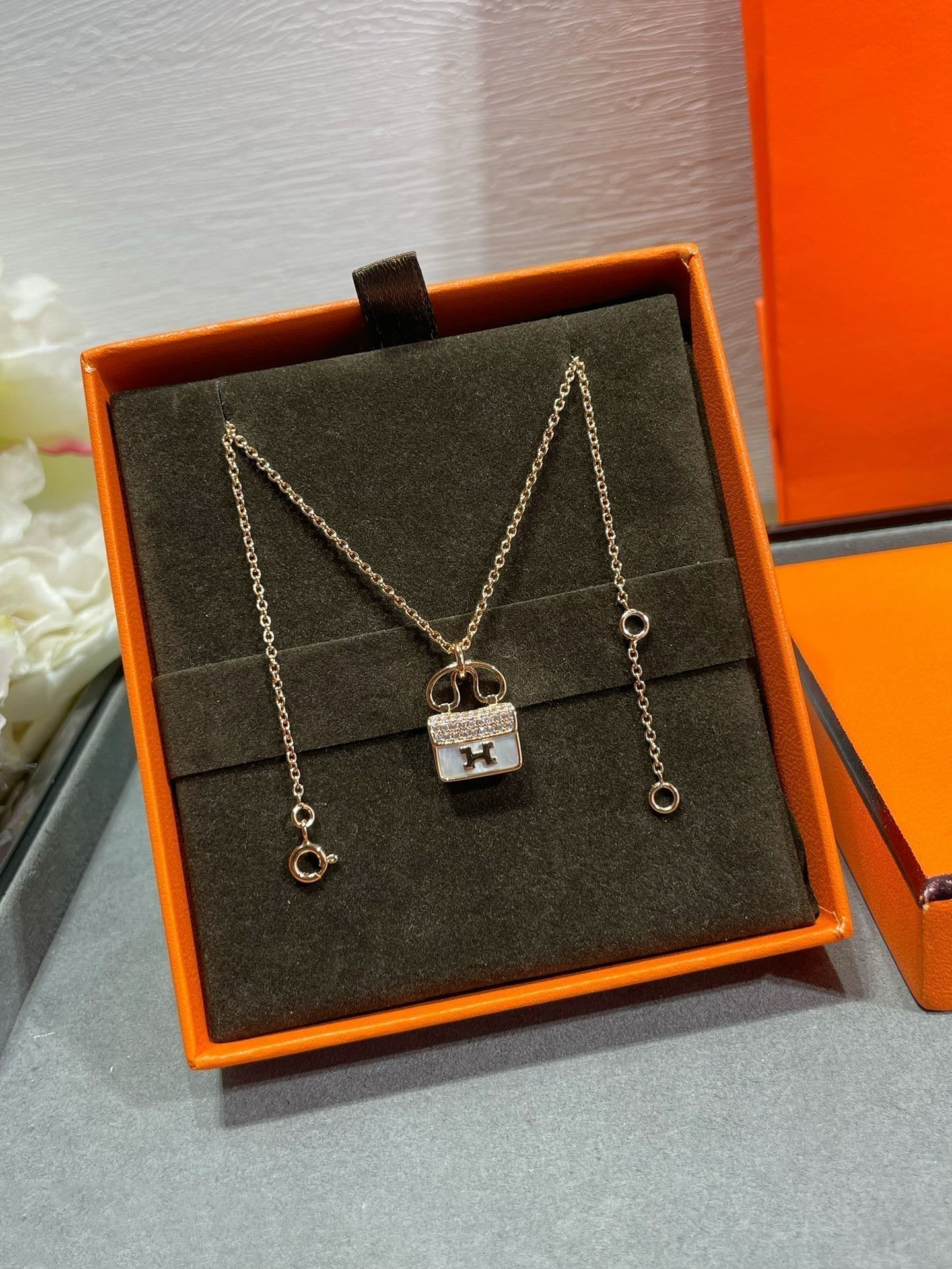 [LuxJewelry]H CIRCE MOISSANITE PENDANT NECKLACE GOLD