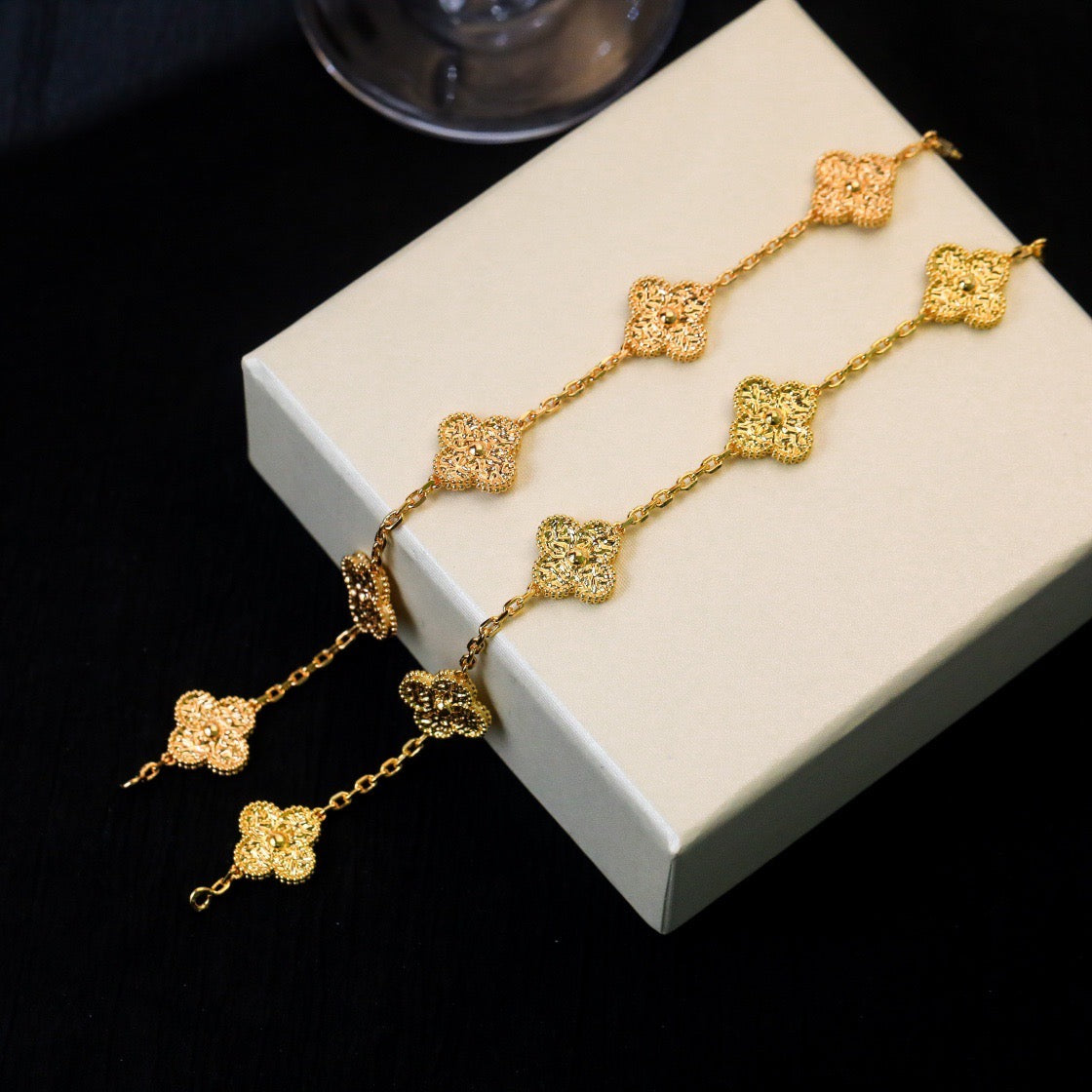 [LuxJewelry]CLOVER 5 MOTIFS BRONZING BRACELET
