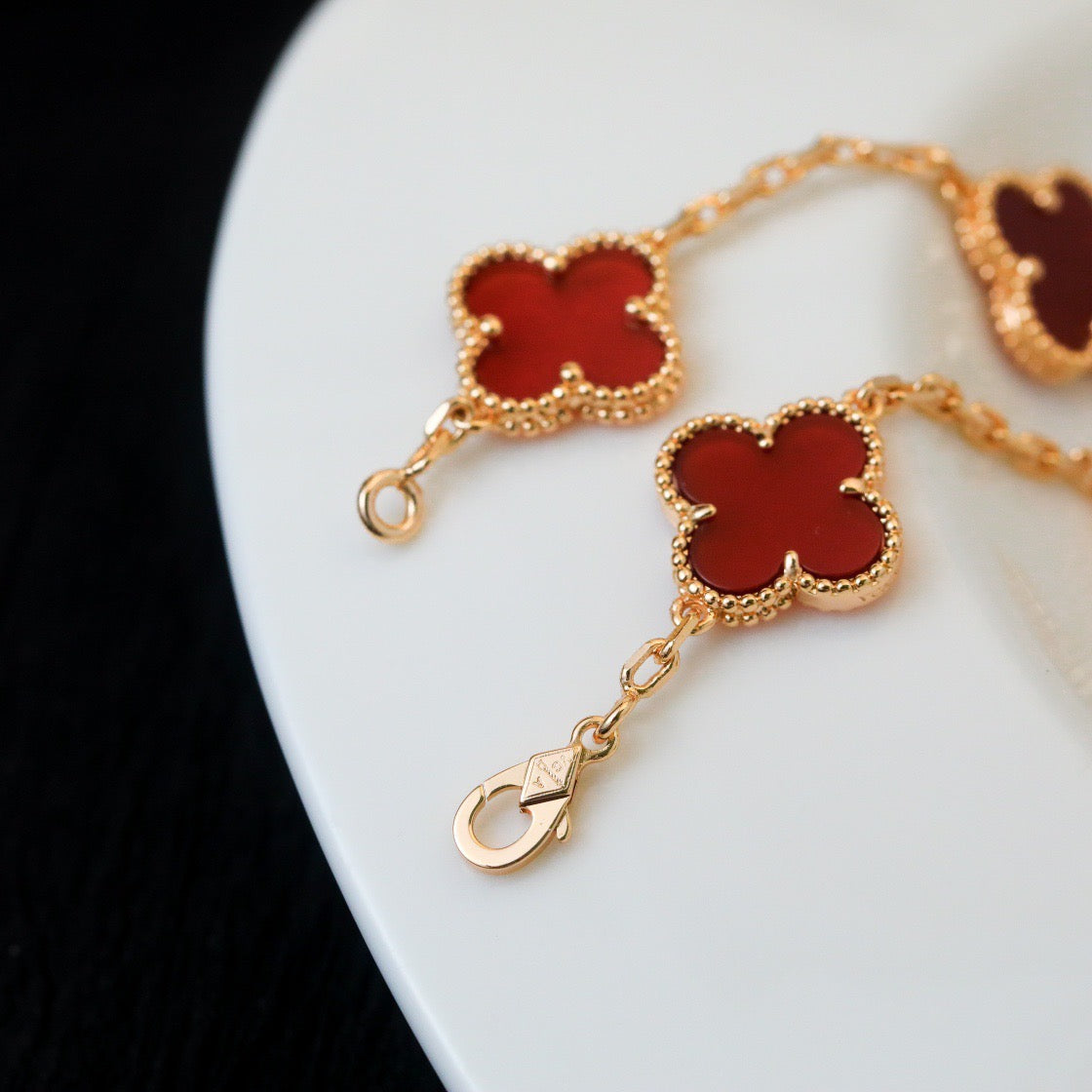 [LuxJewelry]CLOVER 5 MOTIFS RED AGATE  BRACELET