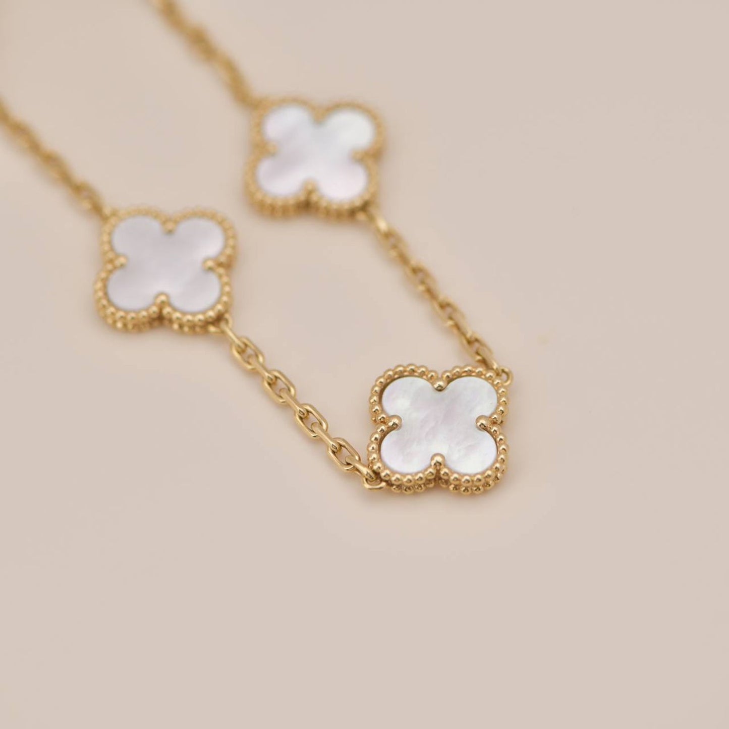 [LuxJewelry]CLOVER  5 MOTIF WHITE MOP BRACELET