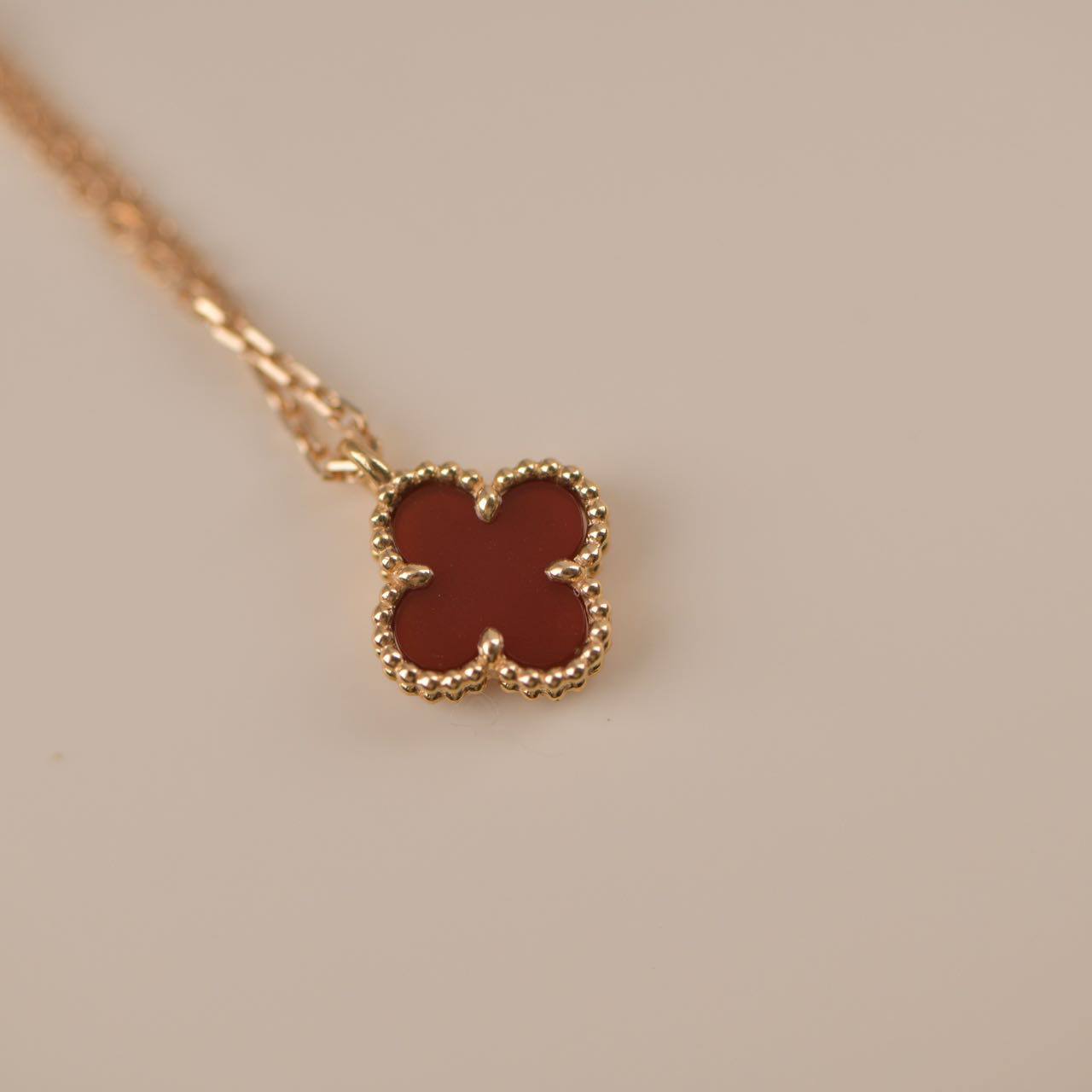 [LuxJewelry]CLOVER MINI 9.5MM WHITE CARNELIANS NECKLACE