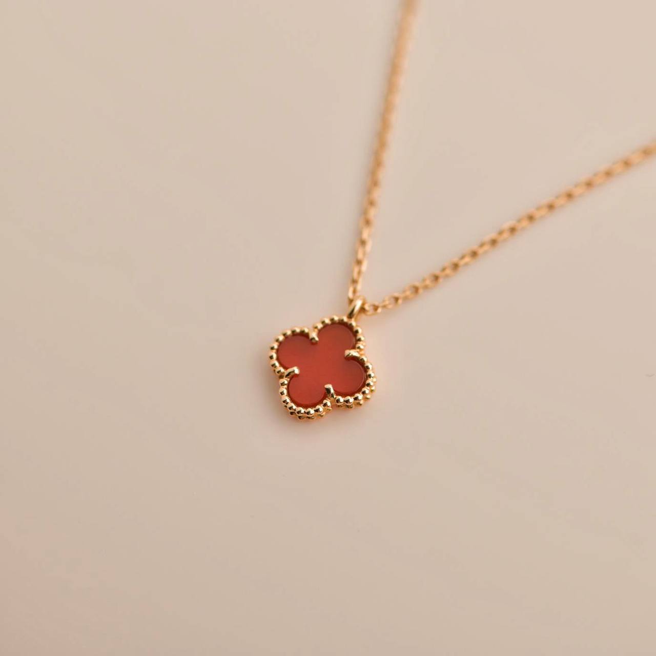[LuxJewelry]CLOVER MINI 9.5MM WHITE CARNELIANS NECKLACE
