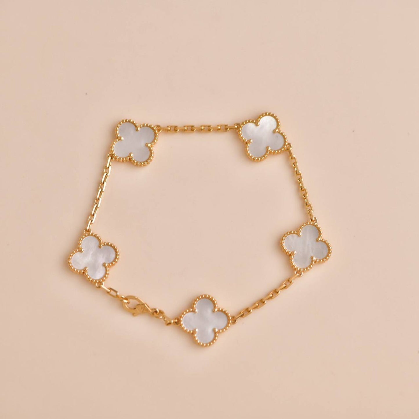 [LuxJewelry]CLOVER  5 MOTIF WHITE MOP BRACELET