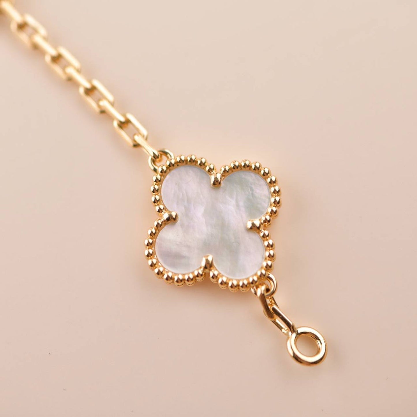 [LuxJewelry]CLOVER  5 MOTIF WHITE MOP BRACELET