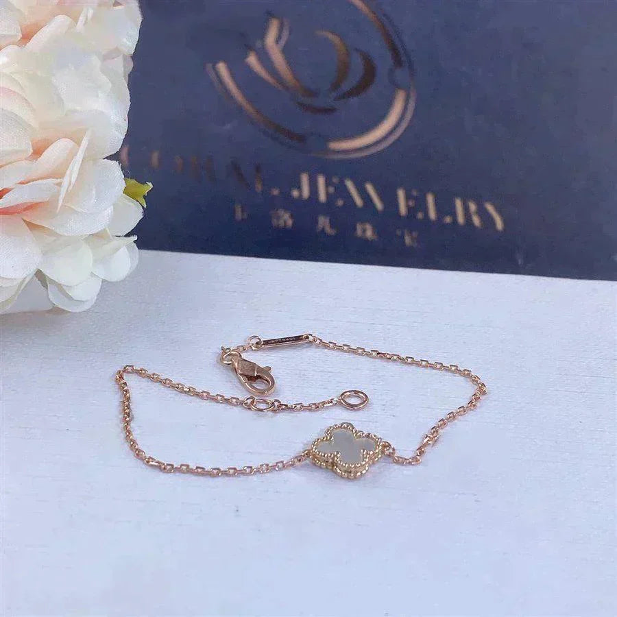 [LuxJewelry]CLOVER WHITE MOP SINGLE FLOWER BRACELET