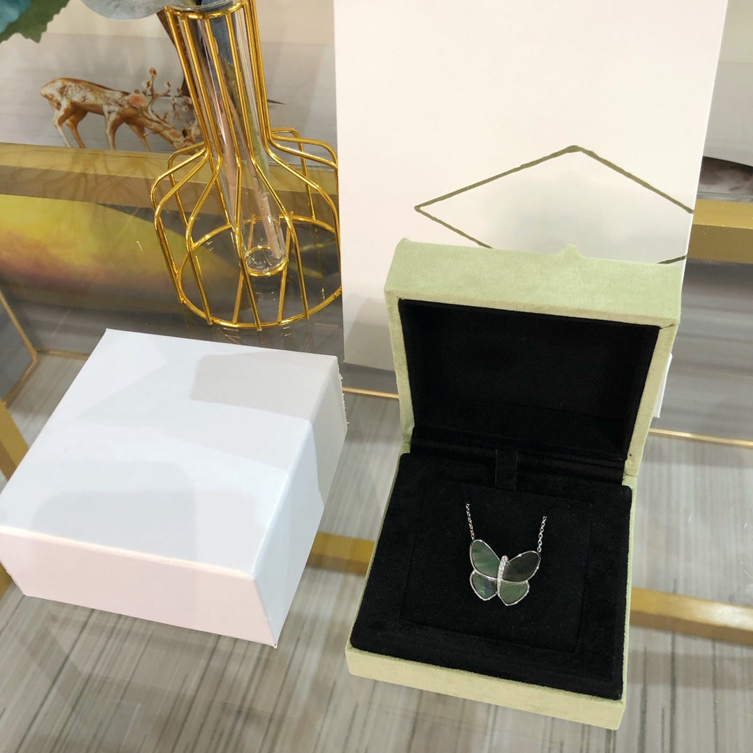 [LuxJewelry]LARGE BUTTERFLY SILVER PENDANT DIAMOND NECKLACE