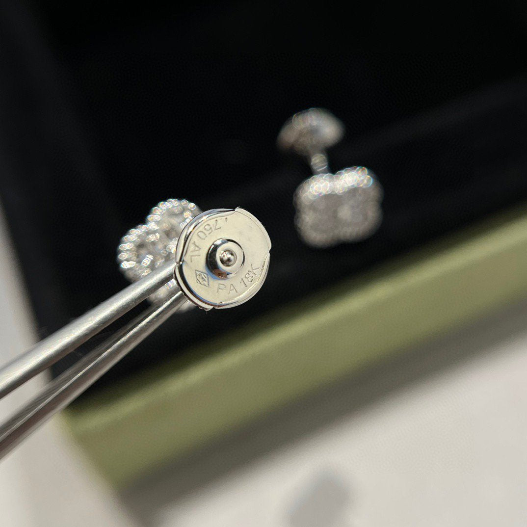 [LuxJewelry]CLOVER MINI DIAMOND STUD EARRINGS